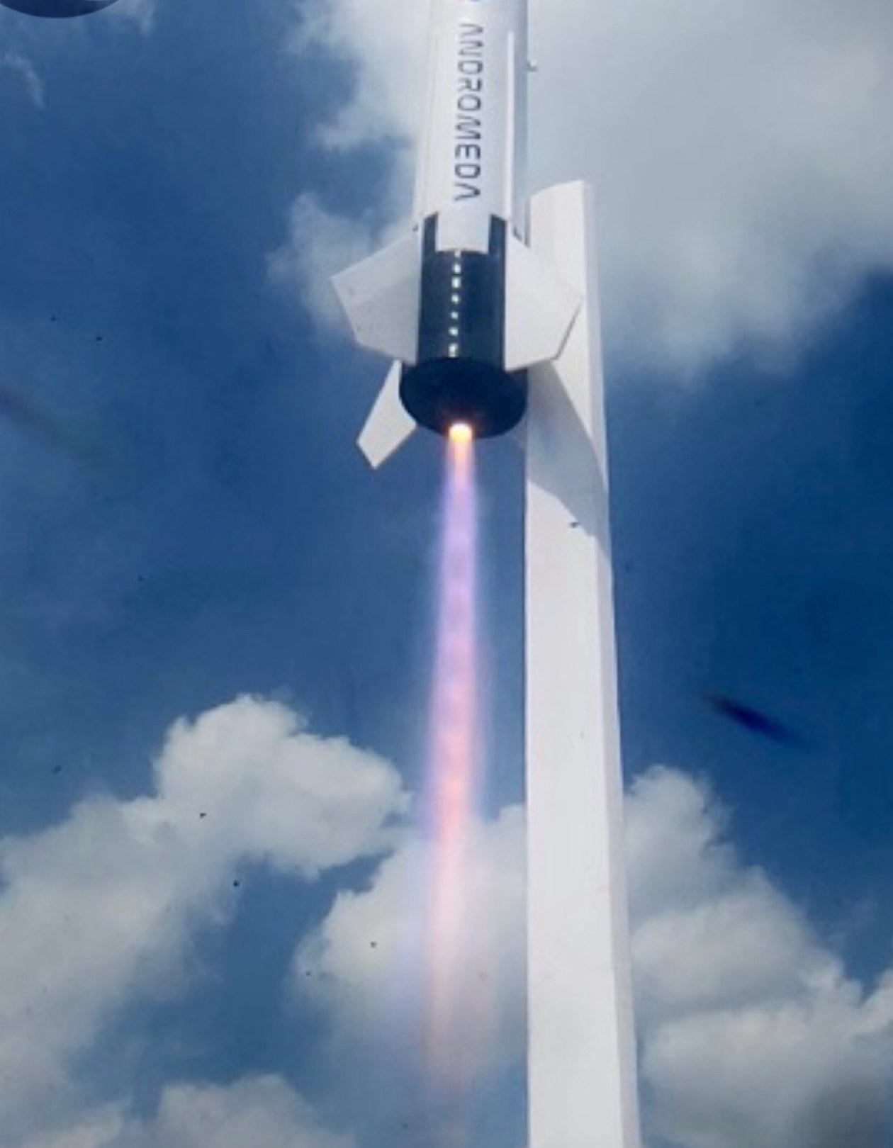 Andromeda leaving the rail on a G80-7T, Florida sky behind the flame